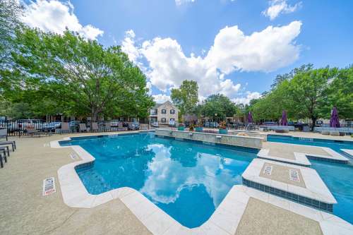 texas-state-Apartment-Building-18830395